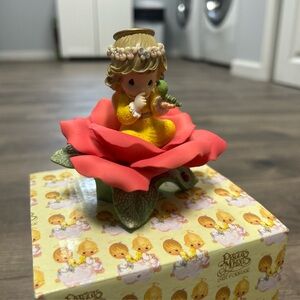 Vintage 1999 Precious Moments Expressive Blossoms Red Rose of Love Flower w/ Box